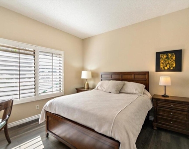 54838 Oak Tree - Photo Thumbnail 27