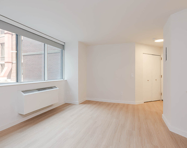 180 Riverside Blvd - Photo Thumbnail 70