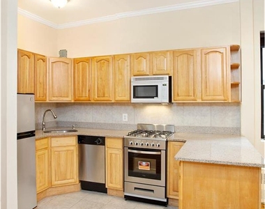 152 E 35th St - Photo Thumbnail 0