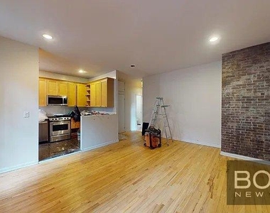 West Broadway - Photo Thumbnail 1