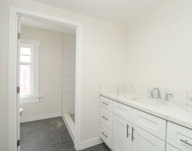 2739 S Budlong Avenue - Photo Thumbnail 26