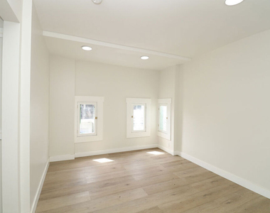 2739 S Budlong Avenue - Photo Thumbnail 24