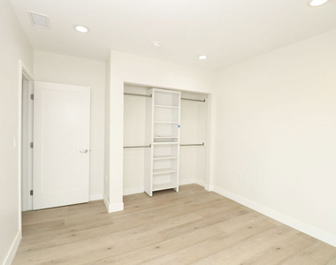2739 S Budlong Avenue - Photo Thumbnail 20