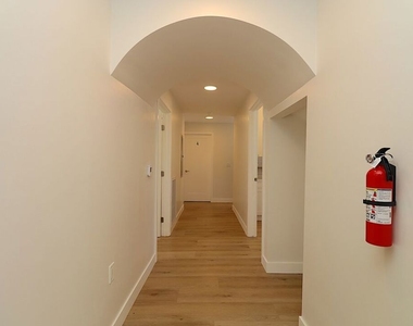 2739 S Budlong Avenue - Photo Thumbnail 14