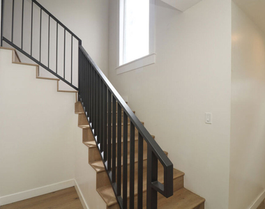 2739 S Budlong Avenue - Photo Thumbnail 16