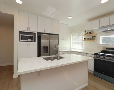 2739 S Budlong Avenue - Photo Thumbnail 9