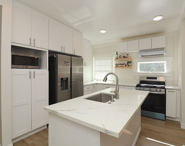 2739 S Budlong Avenue - Photo Thumbnail 8