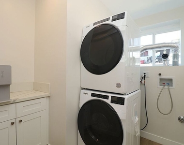 2739 S Budlong Avenue - Photo Thumbnail 13