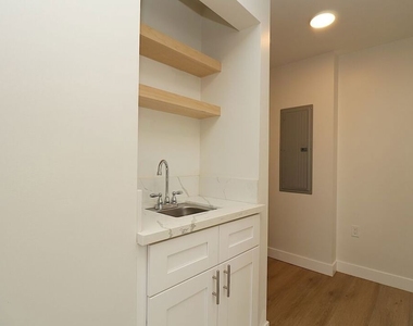 2739 S Budlong Avenue - Photo Thumbnail 12