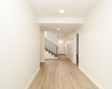 2739 S Budlong Avenue - Photo Thumbnail 15