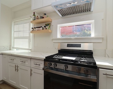 2739 S Budlong Avenue - Photo Thumbnail 10