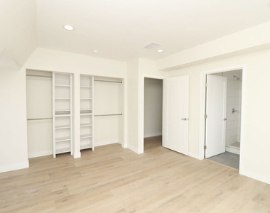 2739 S Budlong Avenue - Photo Thumbnail 18