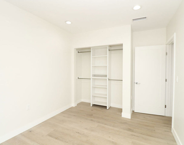 2739 S Budlong Avenue - Photo Thumbnail 19