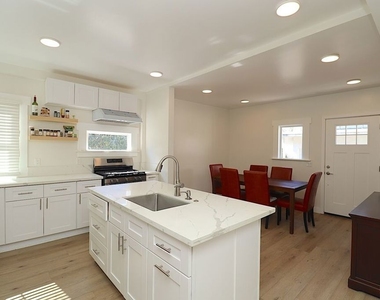 2739 S Budlong Avenue - Photo Thumbnail 6