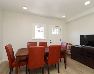 2739 S Budlong Avenue - Photo Thumbnail 4
