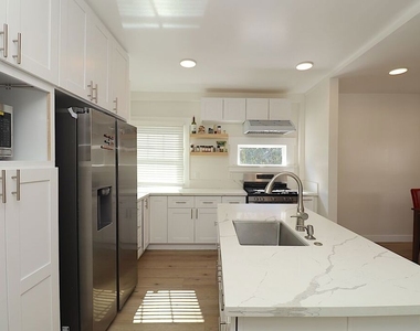 2739 S Budlong Avenue - Photo Thumbnail 7