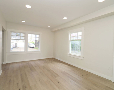 2739 S Budlong Avenue - Photo Thumbnail 23