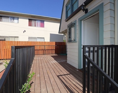 2739 S Budlong Avenue - Photo Thumbnail 31