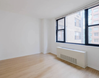East 40th Street - Photo Thumbnail 1
