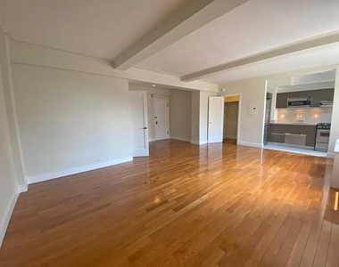 East 58th Street - Photo Thumbnail 2