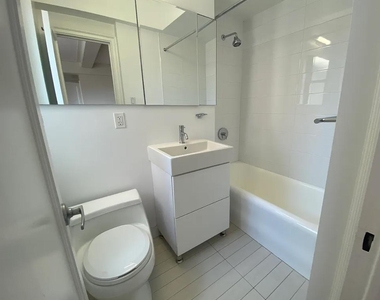 East 58th Street - Photo Thumbnail 3