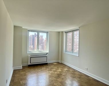 E71st Street / 1st Ave - Photo Thumbnail 6