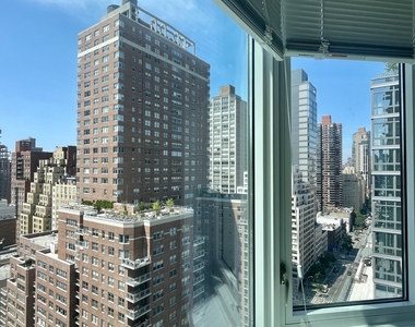 E71st Street / 1st Ave - Photo Thumbnail 2