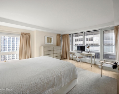 135 W 52nd St - Photo Thumbnail 10