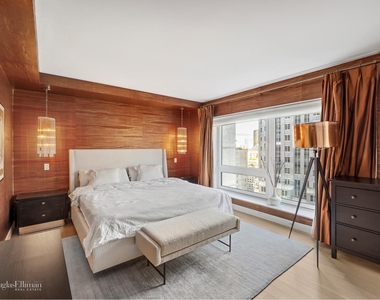 135 W 52nd St - Photo Thumbnail 7