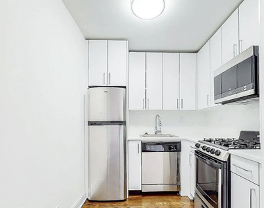 East 16th Street - Photo Thumbnail 5
