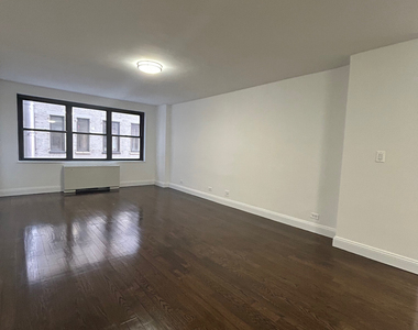 96 5th Avenue - Photo Thumbnail 1