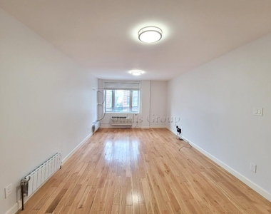26-25 28th Street - Photo Thumbnail 4