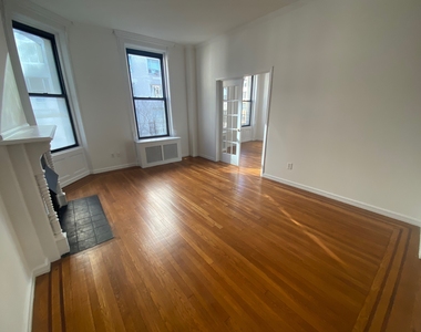 East 91st Street - Photo Thumbnail 4