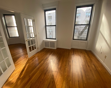 East 91st Street - Photo Thumbnail 7