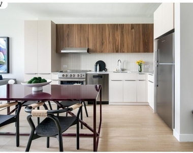30-77 Vernon Boulevard - Photo Thumbnail 4