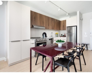 30-77 Vernon Boulevard - Photo Thumbnail 5