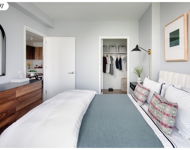 30-77 Vernon Boulevard - Photo Thumbnail 8