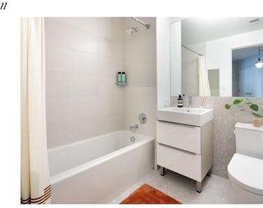 30-77 Vernon Boulevard - Photo Thumbnail 9