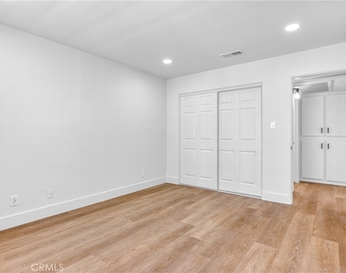 320 W Truslow Avenue - Photo Thumbnail 8
