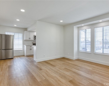 320 W Truslow Avenue - Photo Thumbnail 21