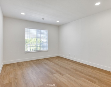 320 W Truslow Avenue - Photo Thumbnail 9