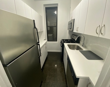 East 81st Street - Photo Thumbnail 9