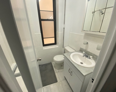 East 81st Street - Photo Thumbnail 5