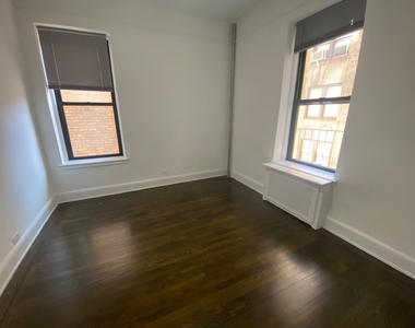 East 81st Street - Photo Thumbnail 6