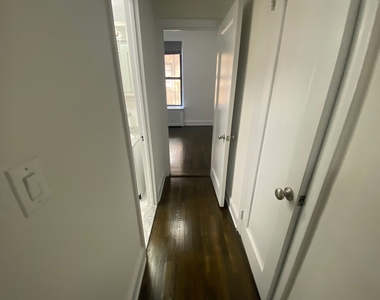 East 81st Street - Photo Thumbnail 4