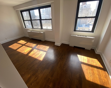 East 88th Street - Photo Thumbnail 8