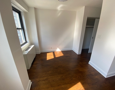 East 88th Street - Photo Thumbnail 4