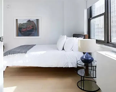 222 East 39th Street - Photo Thumbnail 5