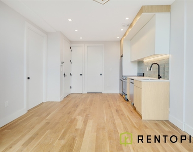 415 Manhattan Avenue - Photo Thumbnail 3