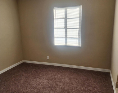1235 W 5th Street - Photo Thumbnail 5